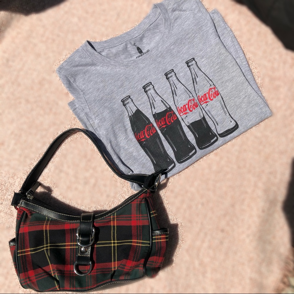 2/20$  COCA COLA VINTAGE TEE